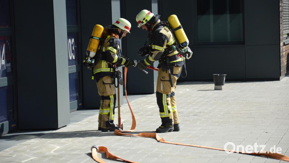 Vier Gruppen der Feuerwehr Tirschenreuth absolvierten die Leistungsprüfung „Die Gruppe im Löscheinsatz“. Bild: Feuerwehr/exb
