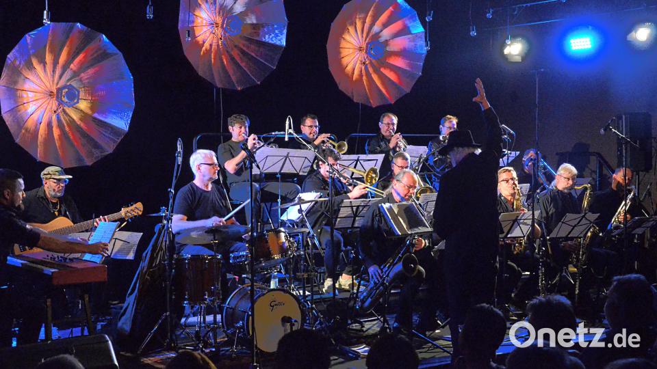 Die &quot;Milan Svoboda Prague Big Band&quot; tritt im ehemaligen Ring-Kino auf. Bild: Kunz