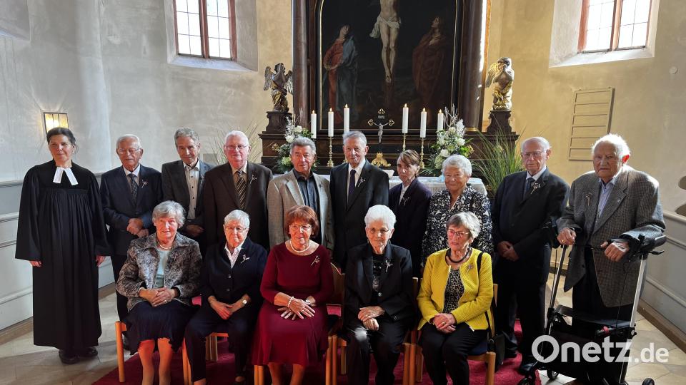 Nach 70 oder 75 Jahren stand für diese Gläubigen die Eiserne oder Kronjuwel-Konfirmation an. Bild: Ann-Kathrin Förderreuther/exb