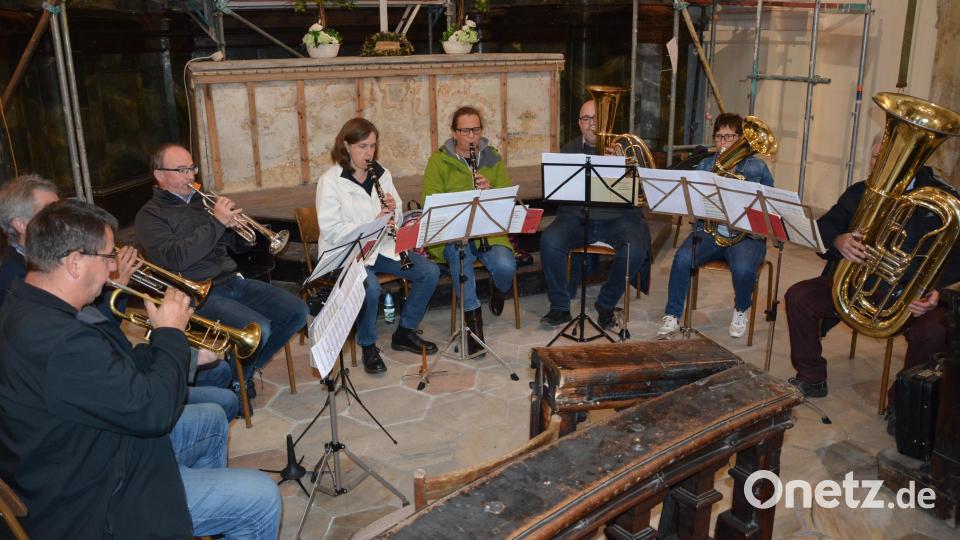 Ein achtköpfiges Bläserensemble aus Weiden umrahmte des Festgottesdienst. Bild: jr
