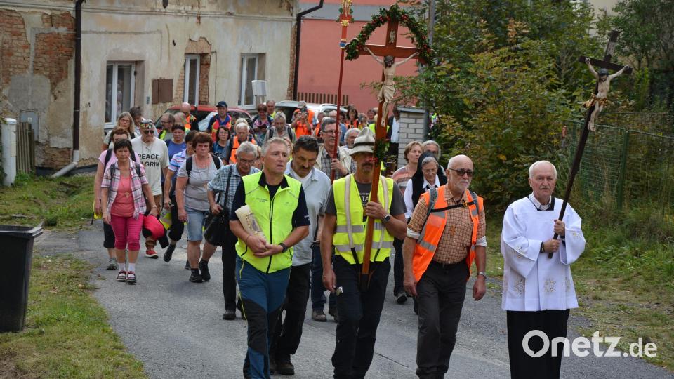 130 Fußwallfahrer marschierten von St. Quirin bei Ilsenbach zwei Tage lang bis in den böhmischen Marienwallfahrtsort Maria Kulm. Singend und betend zogen sie durch die Fluren der bayrisch-böhmischen Grenzregion. Bild: jr