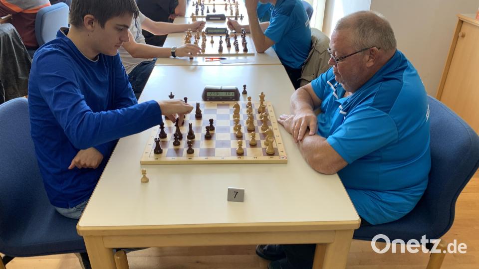 Auch der Vorsitzende des Schachclubs Neustadt-Altenstadt, Bernhard Hoppen, ist bei der Oberpfalz-Meisterschaft mit von der Partie. Bild: adj