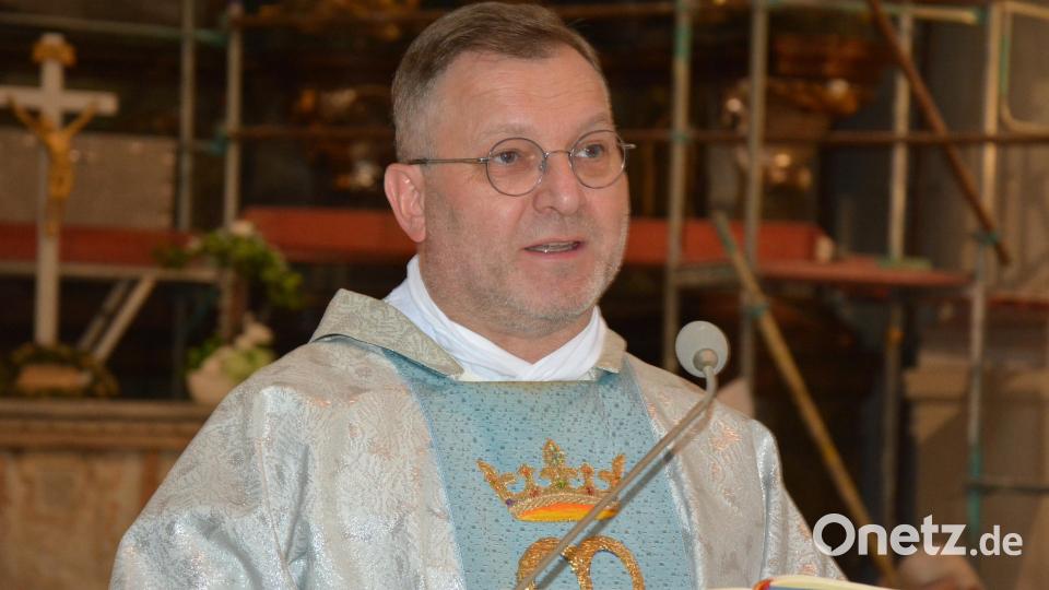 Regionaldekan Markus Brunner aus Amberg sagte in seiner Predigt, „ein Glaube der nicht geht, geht nicht“. Bild: jr