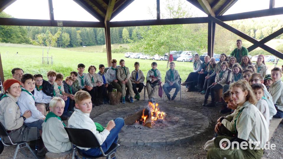 An der überdachten Feuerstelle lässt sich das Lagerleben genießen. Bild: jp
