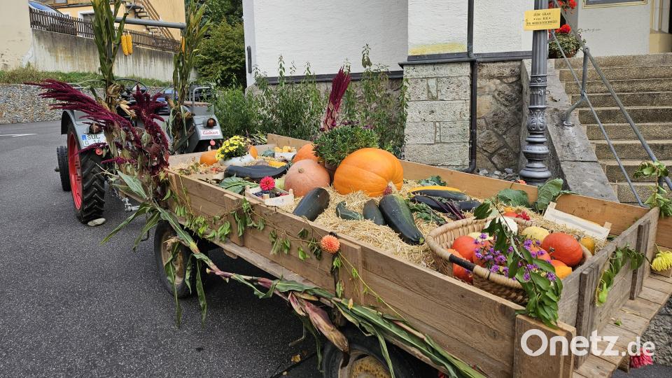 Der Erntewagen der Pfarrei Herz Jesu Rosenberg Bild: ric
