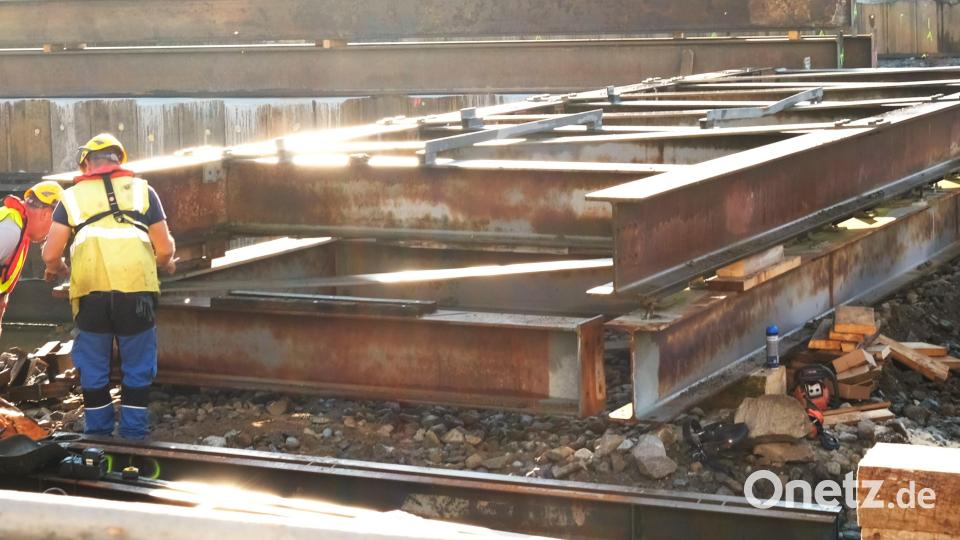 600 Tonnen Stahl sind notwendig für den Bau der Behelfsbrücke über die Naab in Schwandorf. Bild: Hirsch