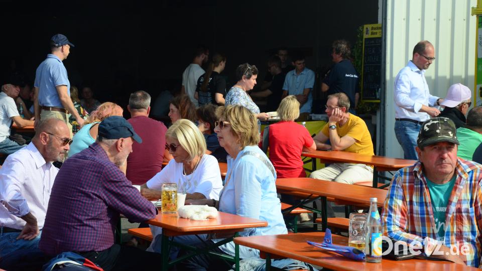 Die Plätze im Hangar sind heiß begehrt. Bild: Kunz