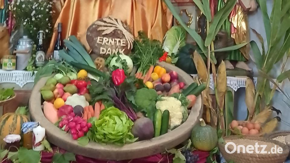 Festlich geschmückte war die Kirche St. Peter und Paul in Paulsdorf zum Kinder.- und Familiengottesdienst mit Pfarrer 
Josef Irlbacher. Bild: Christine Schwarz/exb