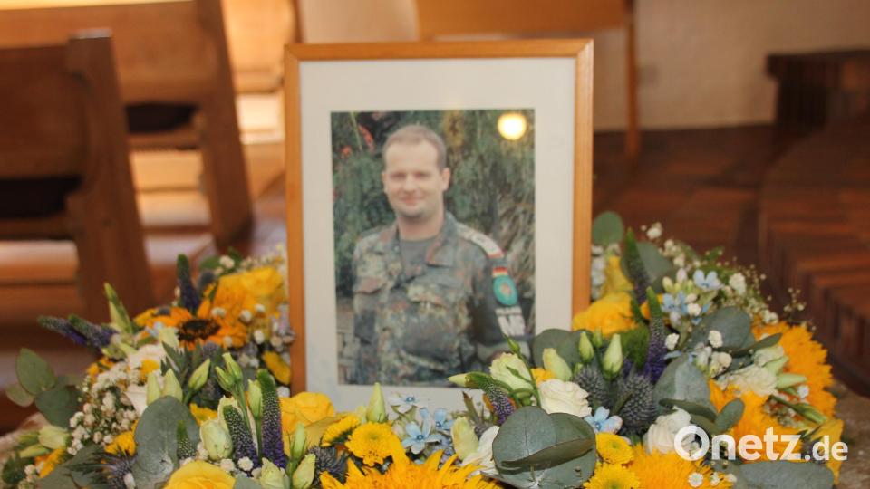Ein Foto in der Auferstehungskirche zeigt den Oberfeldwebel, der im Auslandseinsatz im Kosovo ums Leben kam. Bild: frd