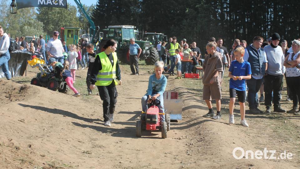 Auch die Kinder haben auf dem für sie eingerichteten Parcours ihren Spaß. Bild: pi