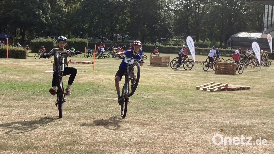 Lebendig und dynamisch zeigte sich der Mountainbikesport bei den deutschen Meisterschaften der Schulen. Bild: Jochen Tuchbreiter/exb