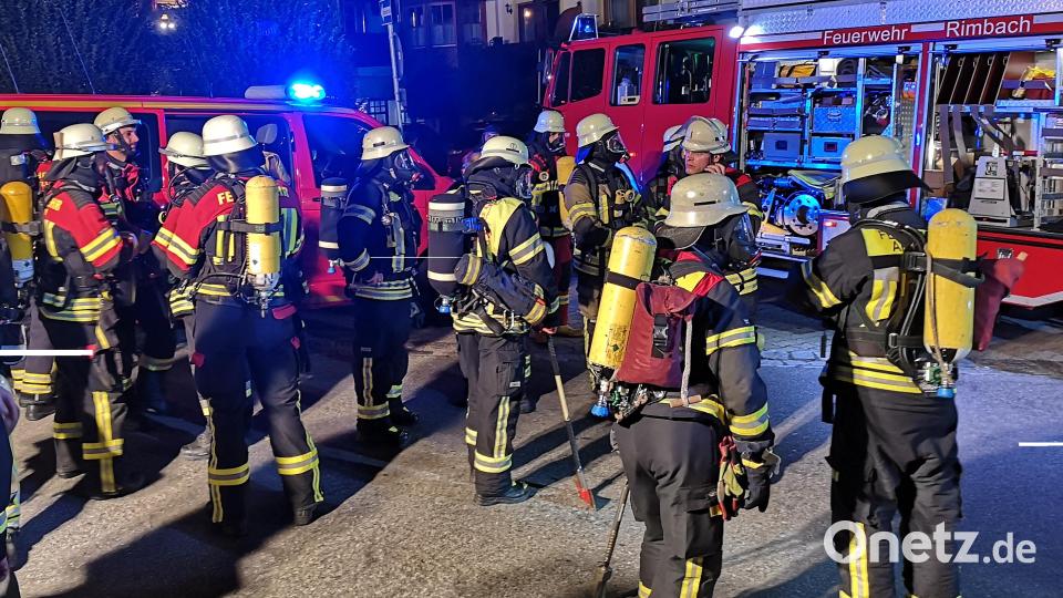 Die Einsatzkräfte der Feuerwehr sind in voller Montur ausgerüstet. Bild: Feuerwehr Landkreis Cham