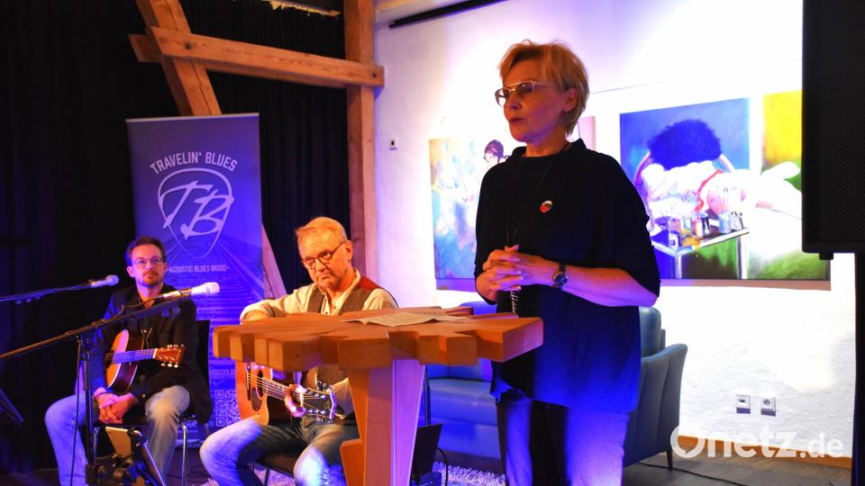 Die Kulturreferentin Marcla Brabacova (rechts) freute sich über diese grenzüberschreitende Ausstellung im Kunsthaus. Bild: ubb