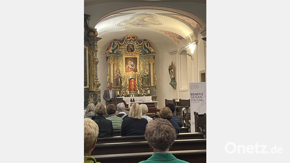 Die „Mut“-Benefiz-Veranstaltung in Grafenwöhr zugunsten der offenen Ganztagsschule wird gut angenommen. Bild: Christiane Mandl/exb