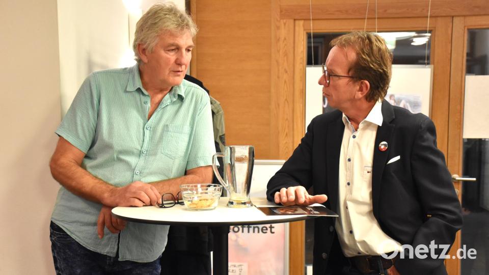 Petr Wiesner und Wolfgang Horn im Kunst-Gespräch (von links). Bild: ubb