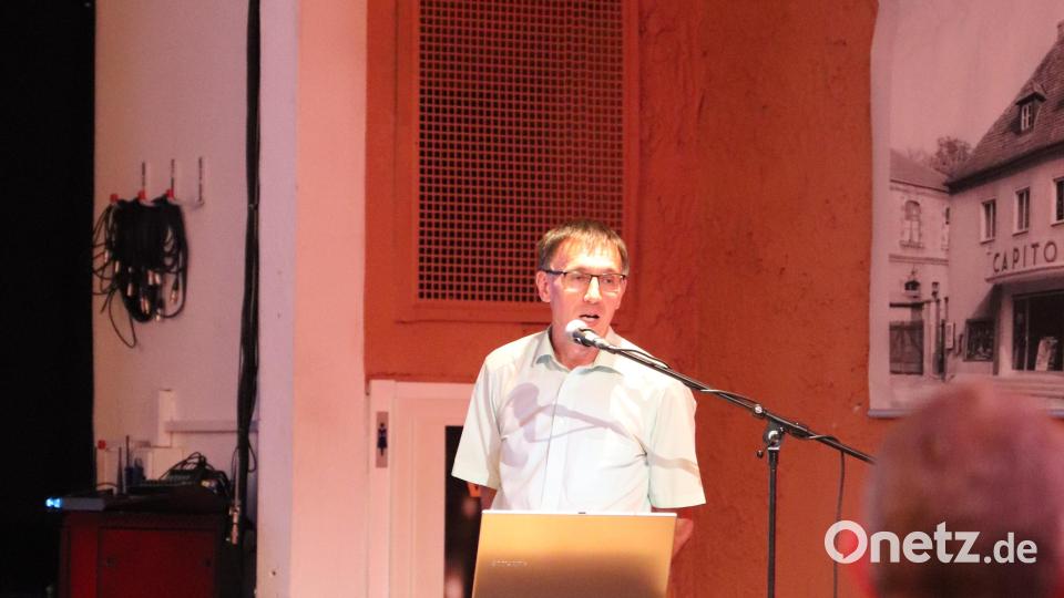 Dr. Christian Koch von SuRo 2030 unterstrich den Zusammenhang zwischen der kommunalen Wasserwirtschaft und dem Klimawandel. Bild: Corinna Groth