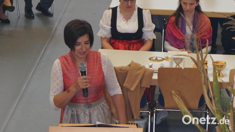 Sabine Schindler stellte das 75-jährige Jubiläum der Landfrauen und den Erntedank in den Mittelpunkt ihrer Laienpredigt. Bild: nib