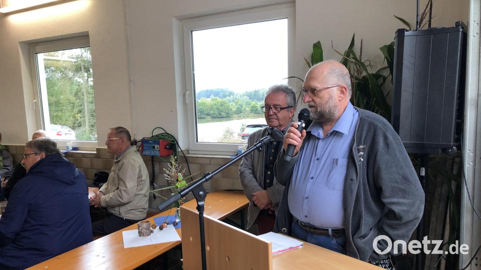 Der Preis sei eine Würdigung für alle Kornthaner, unterstrich Teichwirt Wolfgang Stock (rechts). Bild: wro