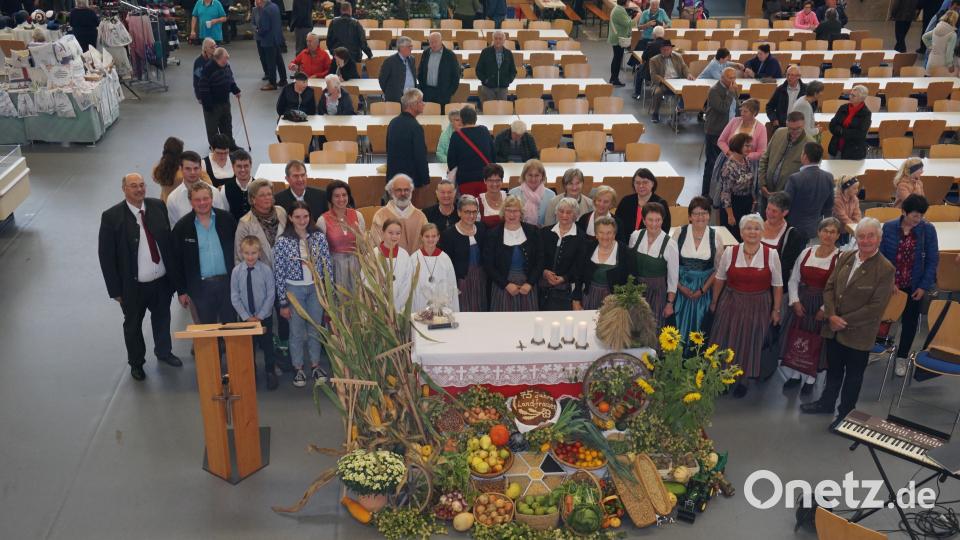 Die Vorstandschaft des BBV Kreisverbandes freute sich über einen gelungenen Erntedankmarkt in Schwarzenfeld. Bild: nib