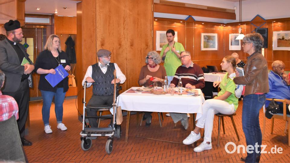 Die Kommissarin verhört Heimleitung und Bewohner. Bild: rgr