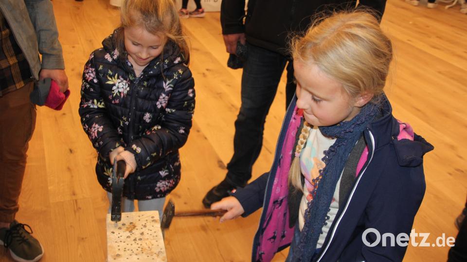 Hammerspiele wurden für die Kleinen angeboten. Bild: kro