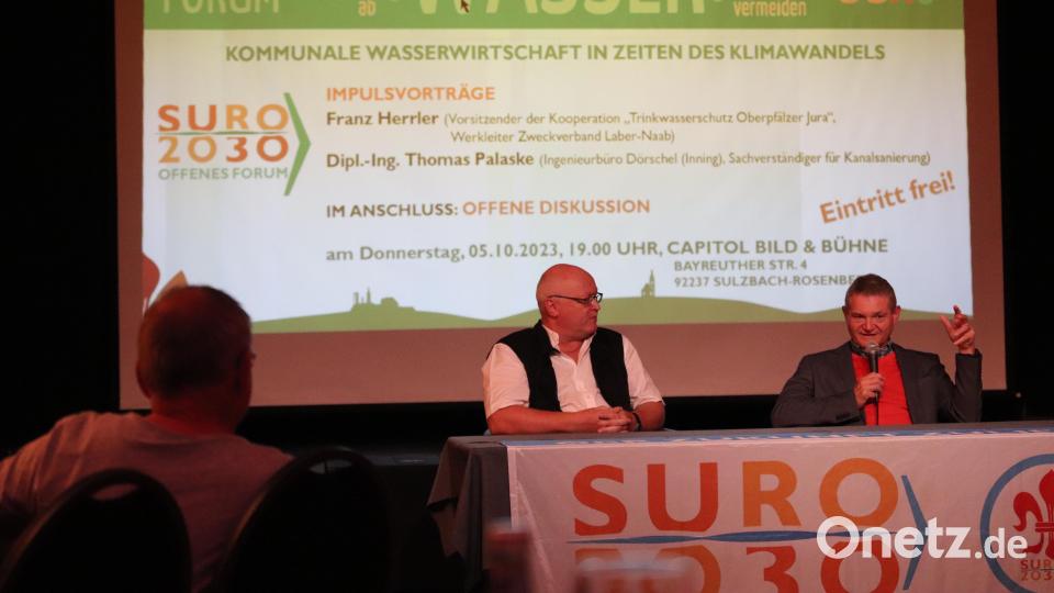 Dipl.-Ing. Thomas Palaske und Franz Herrler (von links) betonten vom Podium aus ganz unterschiedlichen Perspektiven die Bedeutung des Grundwasserschutzes. Bild: Corinna Groth