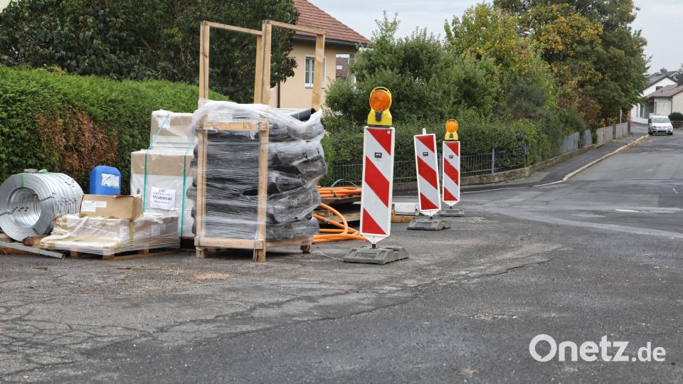 Derzeit verlegt die Firma Leonet im Erbendorfer Stadtgebiet Glasfaser. Bild: njn