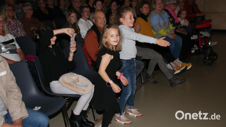 Auch die Jüngsten erfreuten sich am Gospel-Gesang. Bild: sne