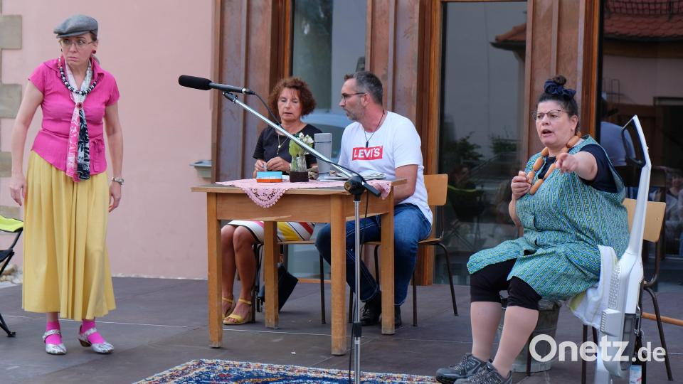 Der Theaterverein erinnert sich an Bewährtes. Nach dem Bühnensommer 2022 (unser Bild) planen die Theatermacher eine weitere Freiluftveranstaltung im Juni 2024 in der Idylle des Taubnschuster-Hofes Bild: do