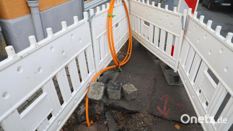 Derzeit verlegt die Firma Leonet im Erbendorfer Stadtgebiet Glasfaser. Bild: njn