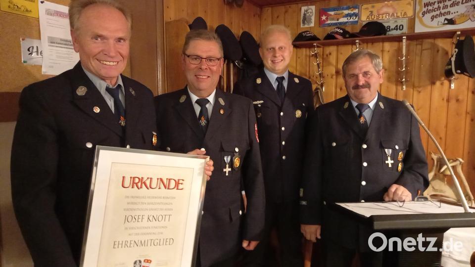 Josef Knott ist neues Ehrenmitglied Bild: gra