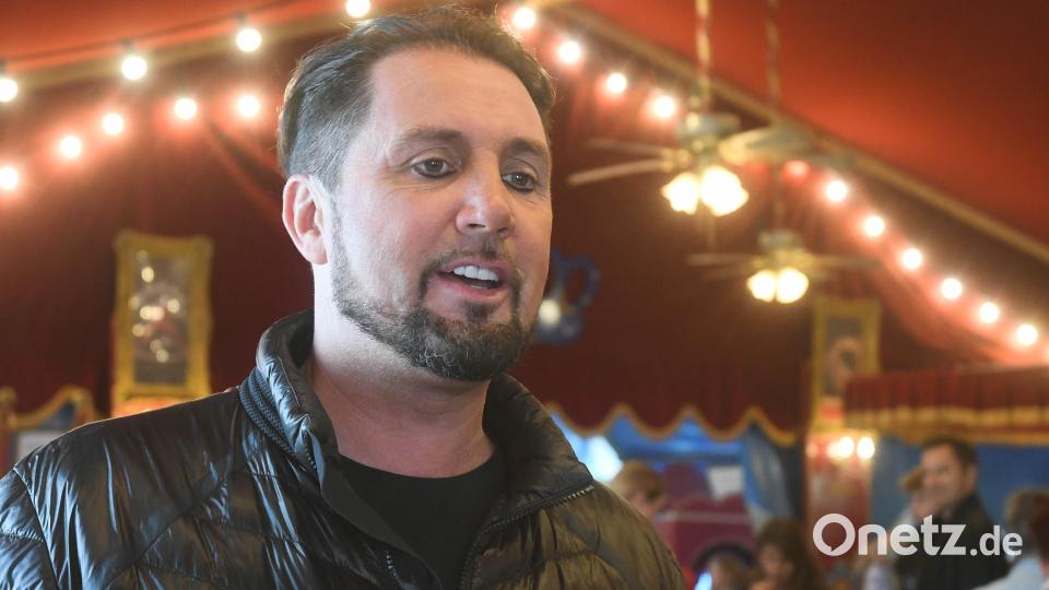 Circus Krone-Chef Martin Lacey Junior nimmt sich vor der Premierenvorstellung des neuen Programms &quot;Mandana&quot; Zeit für ein Interview mit Oberpfalz-Medien. Bild: Gabi Schönberger