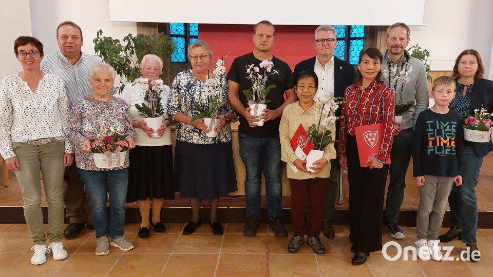 Unter den Preisträgern des Blumenschmuckwettbewerbs finden sich viele vertraute, aber auch junge Gesichter. Bild: mfh