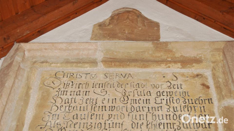 Das Christushaupt und die Inschrift wurden von Malermeister Albert Hößl freigelegt. Bild: rgr