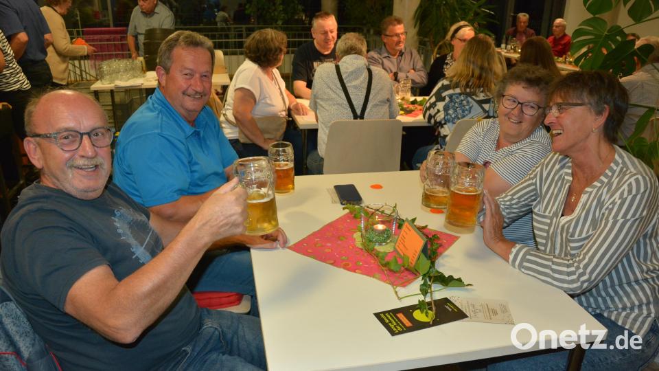 Ein volles Haus gab es am Freitagabend bei der Mitterteicher Museumsnacht. Die Besucher genossen die besondere Atmosphäre, die Musik, die deftigen Brotzeiten und das Zoiglbier. Bild: jr