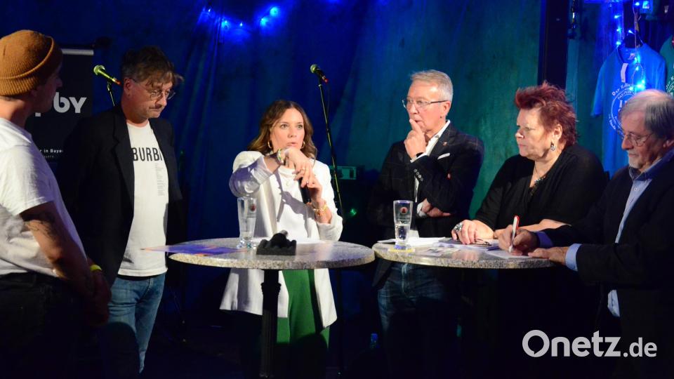 Die Diskussionsrunde zur Situation der Kultur in Weiden. Von links: Andreas Olschar, Mathias Säm Wagner, Franziska Glaser, Reinhold Wildenauer, Petra Vorsatz und Veit Wagner. Bild: Kunz