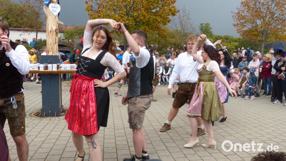 Ein Highlight in jedem Jahr: das Austanzen des Kirwabaumes. Bild: hme