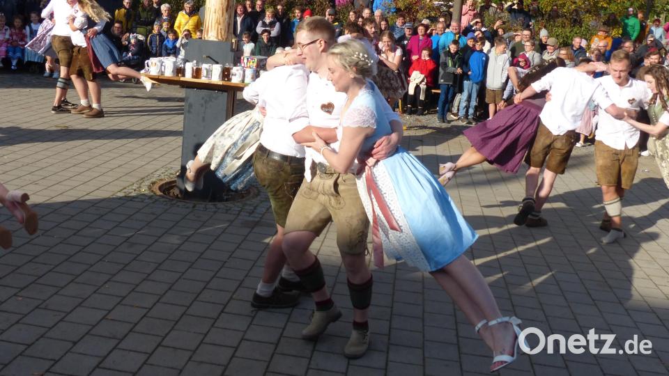 Da wirbelt es die Kirwamoidln auch mal durch die Luft. Bild: hme