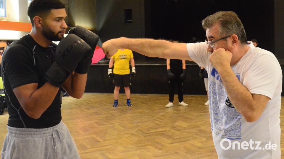 &quot;Boxen ist wie Fechten, nur ohne Degen&quot;, sagt Ali Cukur (rechts). Bild: Kunz