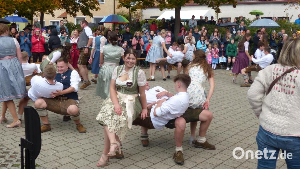 Ein Highlight in jedem Jahr: das Austanzen des Kirwabaumes. Bild: hme