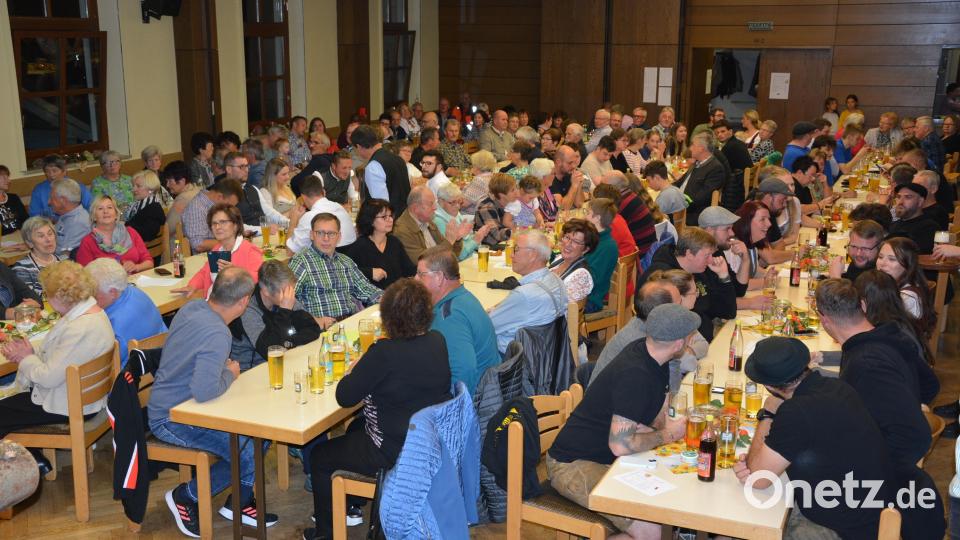 Voll besetzt war der Saal des Josefsheims beim Böhmischen Abend der Stadtkapelle Mitterteich. Bild: jr
