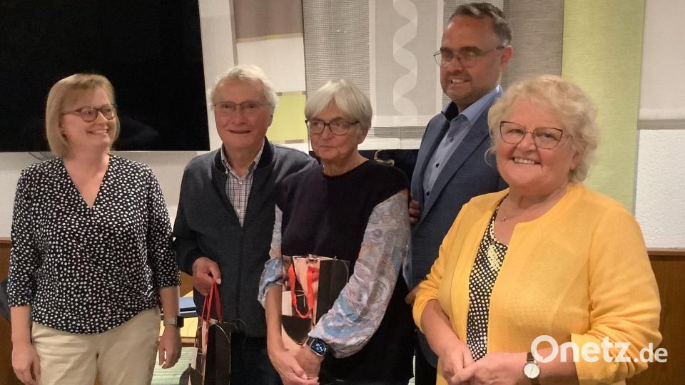 Ehrung für langjährige Arbeit im Kreisausschuss (von links): Vorsitzende Stefanie Löffler, Karl Stegmann, Annemarie Scherbaum, Bezirksvorsitzender Manuel Sennert und Renate Sekura. Bild: Sekura/exb