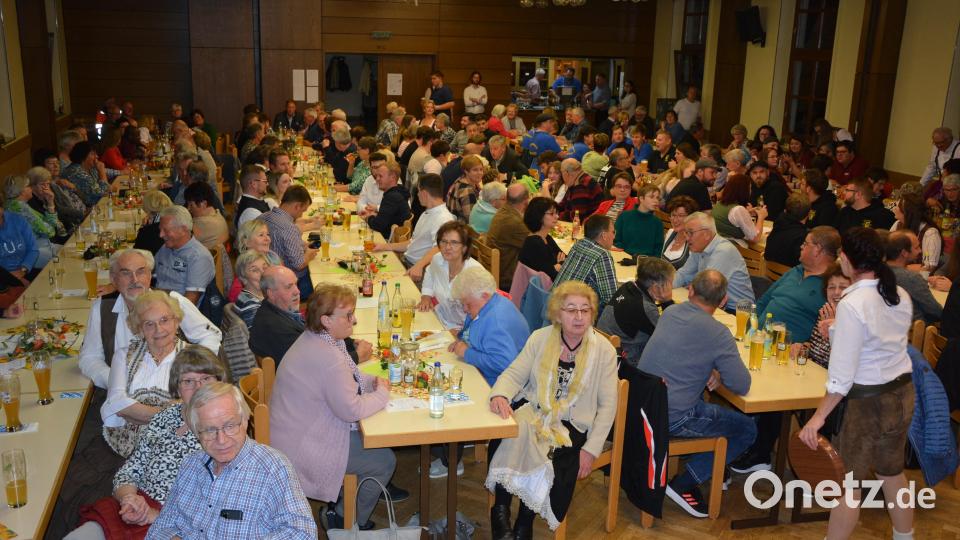 Voll besetzt war der Saal des Josefsheims beim Böhmischen Abend der Stadtkapelle Mitterteich. Bild: jr