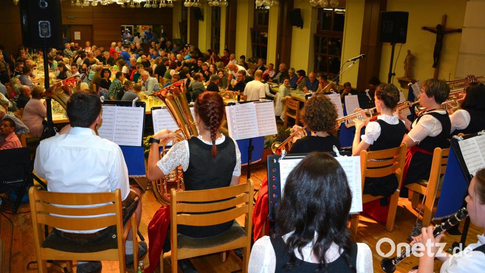 Voll besetzt war der Saal des Josefsheims beim Böhmischen Abend der Stadtkapelle Mitterteich. Bild: jr