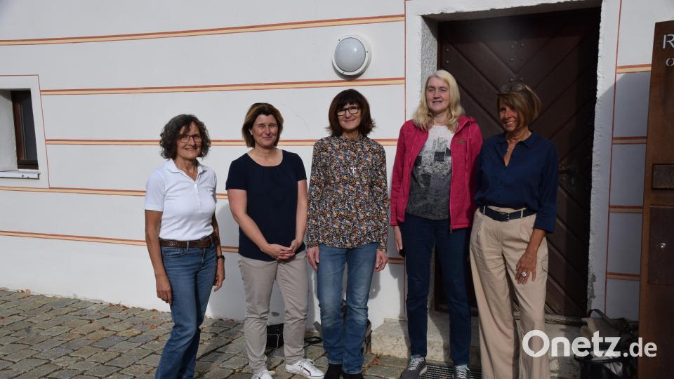 Fünf Amberg-Sulzbacher Bürgermeisterinnen trafen sich zum Gedankenaustausch (von links): Lydia Zahner (Etzelwang), Doris Lehnerer, (Königstein), Evi Höllerer (Hahnbach), Susanne Lindner (Gebenbach) und Birgit Simmer-Grimm (Kümmersbruck). Bild: wku