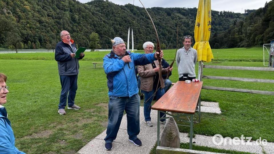 Organisator Peter Amberger beim Bogenschießen. Bild: Gaby Amberger/exb