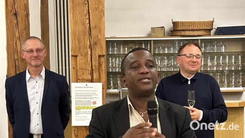 Pfarrvikar Dr. Linus Chukwudi Nwankwo nutze sein Grußwort, um an den Teamgeist zu appellieren und immer wieder miteinander in den Dialog zu treten. Bild: mez