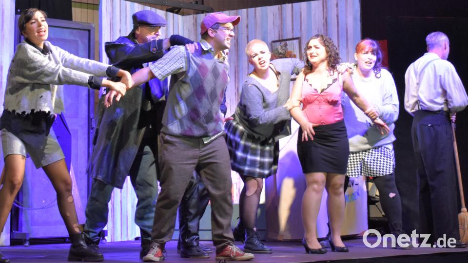Der kleine Horrorladen, gespielt vom OVIGO-Theater in der Grafenwöhrer Stadthalle. Bild: rgr