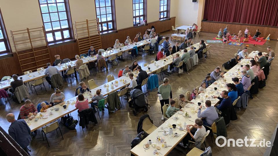 Ein Familienfrühstück fand jetzt wieder in der Stadthalle Waldsassen statt. Bild: Markus Scharnagl/exb