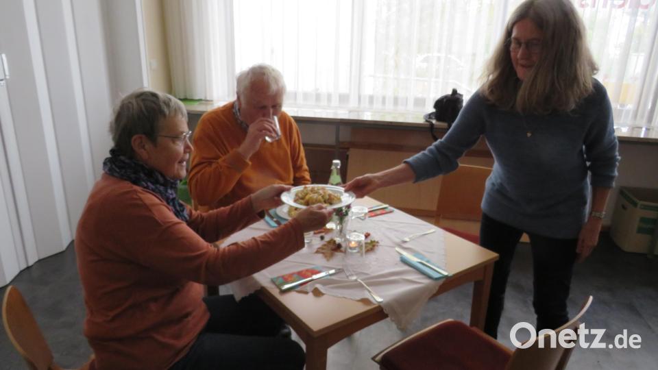 Die Gäste bekamen das Essen serviert. Bild: adj